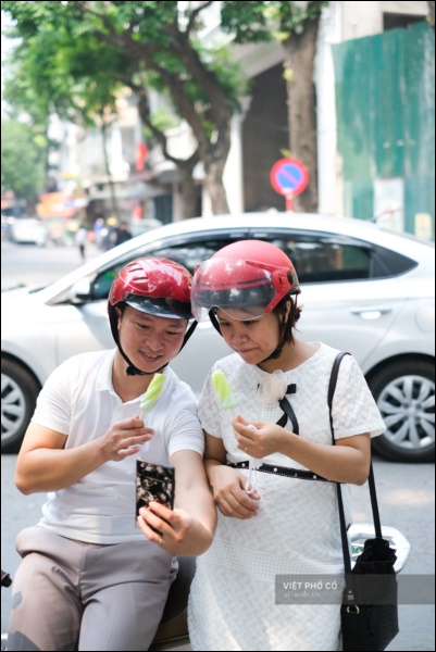 Đường phố rợp sắc đỏ Quốc kỳ, người dân thư thả đón Quốc khánh trong lòng một Hà Nội khác lạ-20