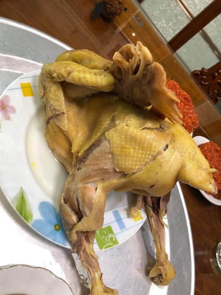 Làm cỗ cúng Rằm tháng 7, con dâu khiến nhà chồng đứng hình bởi luộc gà không biết mẹo này!-3