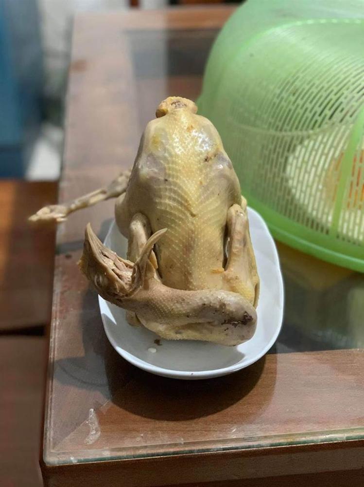 Làm cỗ cúng Rằm tháng 7, con dâu khiến nhà chồng đứng hình bởi luộc gà không biết mẹo này!-6