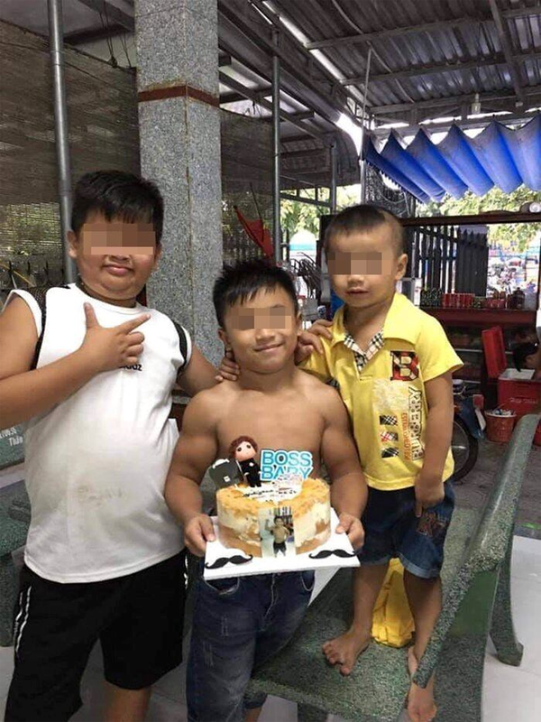 Cậu bé 10 tuổi người Việt không tập luyện vẫn cuồn cuộn cơ bắp 6 múi-2