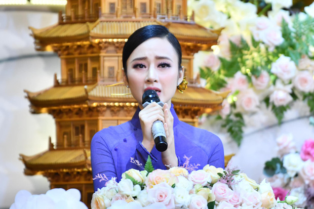 Khó nhận ra Angela Phương Trinh trong loạt ảnh mới: Nhan sắc lên hương, sống mũi thảm họa năm xưa thay đổi rõ rệt-3