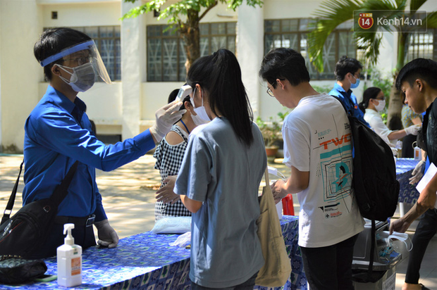 Thi tốt nghiệp THPT Quốc gia đợt 2: 26.000 sĩ tử bước vào môn Ngữ văn-1