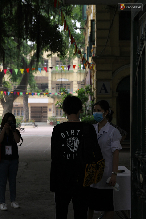 Thi tốt nghiệp THPT Quốc gia đợt 2: 26.000 sĩ tử bước vào môn Ngữ văn-14