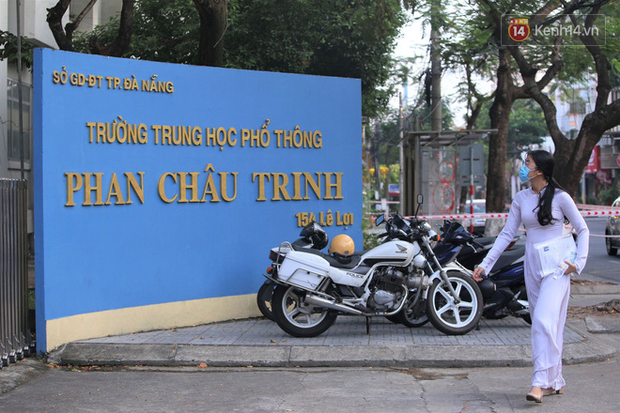 Thi tốt nghiệp THPT Quốc gia đợt 2: 26.000 sĩ tử bước vào môn Ngữ văn-9