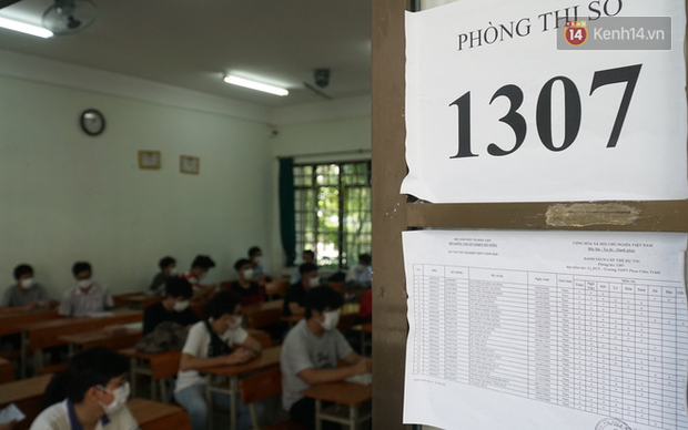 Thi tốt nghiệp THPT Quốc gia đợt 2: 26.000 sĩ tử bước vào môn Ngữ văn-23