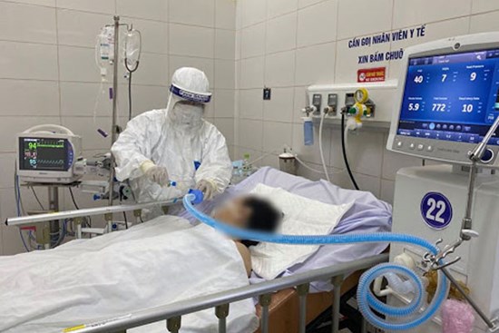2 bệnh nhân Covid-19 nặng đang chạy tim phổi nhân tạo (ECMO), tiên lượng rất nguy kịch