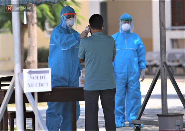 Điểm thi tốt nghiệp THPT có 1 không 2”: Giám thị mặc đồ bảo hộ, coi thi xong phải tự cách ly, bài thi sẽ được khử khuẩn-2