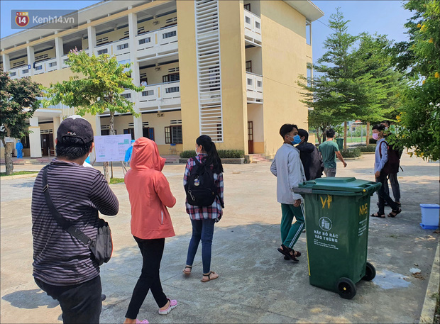 Điểm thi tốt nghiệp THPT có 1 không 2”: Giám thị mặc đồ bảo hộ, coi thi xong phải tự cách ly, bài thi sẽ được khử khuẩn-11