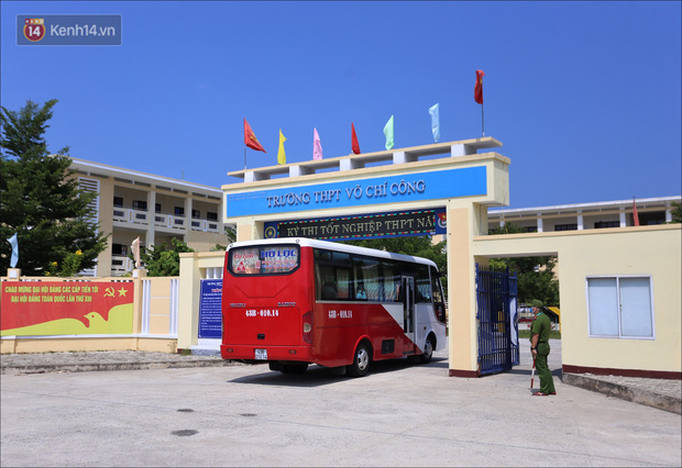 Điểm thi tốt nghiệp THPT có 1 không 2”: Giám thị mặc đồ bảo hộ, coi thi xong phải tự cách ly, bài thi sẽ được khử khuẩn-3