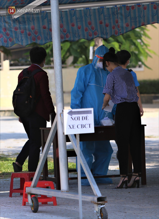 Điểm thi tốt nghiệp THPT có 1 không 2”: Giám thị mặc đồ bảo hộ, coi thi xong phải tự cách ly, bài thi sẽ được khử khuẩn-17