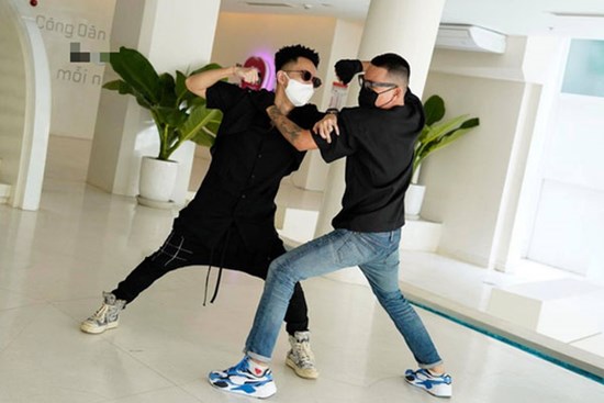 Cuối cùng Wowy đã tự công khai khoảnh khắc “choảng nhau” với Rhymastic ở hậu trường Rap Việt