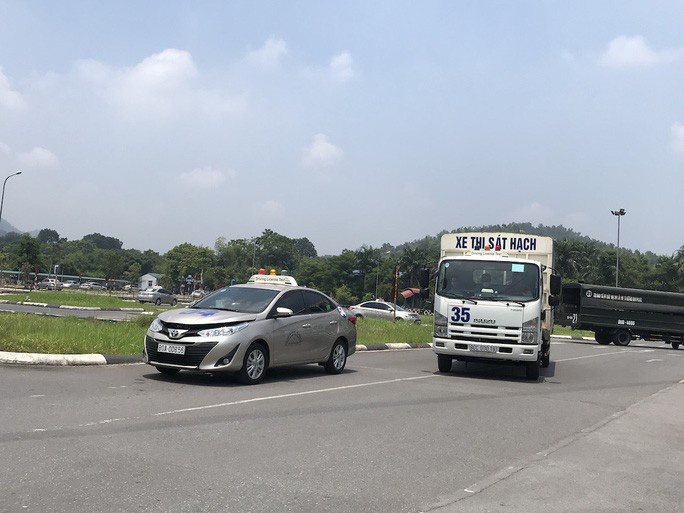 Chính phủ đồng ý giấy phép lái xe có 12 điểm/năm, vi phạm bị trừ hết điểm phải thi lại-1