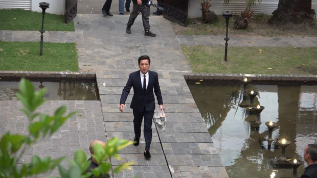 Chỉ toàn thấy Trường Giang cưng chiều vợ, lâu lâu dân tình mới được chứng kiến cảnh Nhã Phương chăm chồng thế này-2