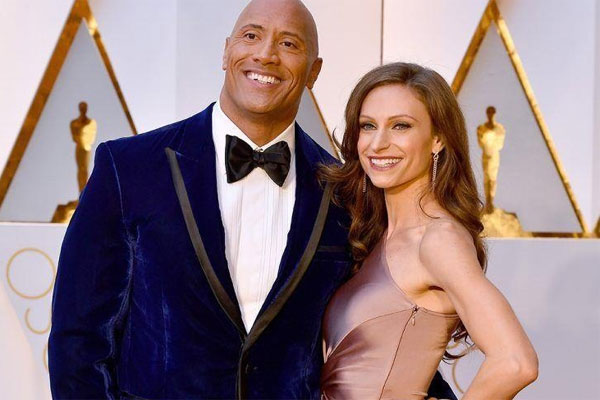 The Rock” Dwayne Johnson tự phá tan cổng nhà vì muộn giờ đi làm-5