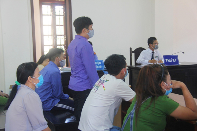 Vụ thai phụ 18 tuổi bị bắt cóc, tra tấn đến mất con: Bị cáo sinh năm 2000 khai dùng chân đá vào bụng bầu, quăng pháo vào nạn nhân-4