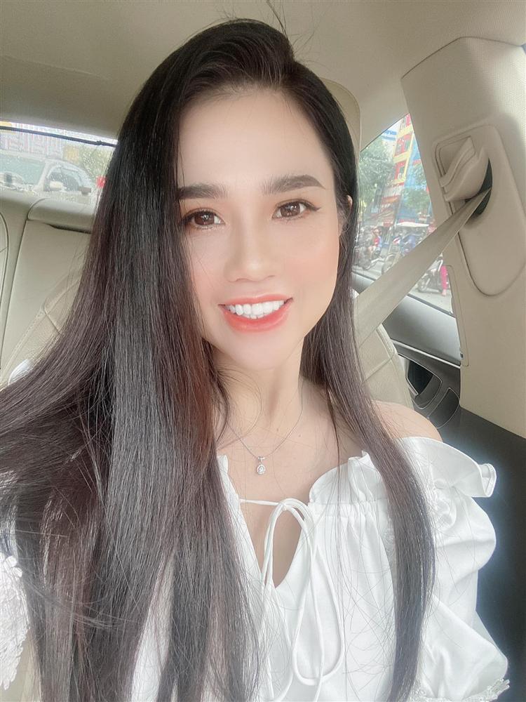 Khoe eo thon sau 8 tháng sinh con nhưng chị gái Ngọc Trinh vẫn để lộ khuyết điểm nhiều mẹ bỉm sữa sợ gặp phải sau sinh-7
