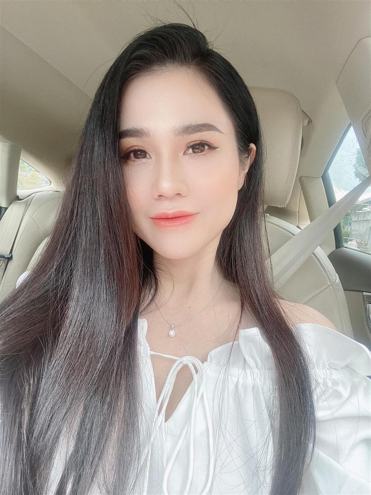 Khoe eo thon sau 8 tháng sinh con nhưng chị gái Ngọc Trinh vẫn để lộ khuyết điểm nhiều mẹ bỉm sữa sợ gặp phải sau sinh-8