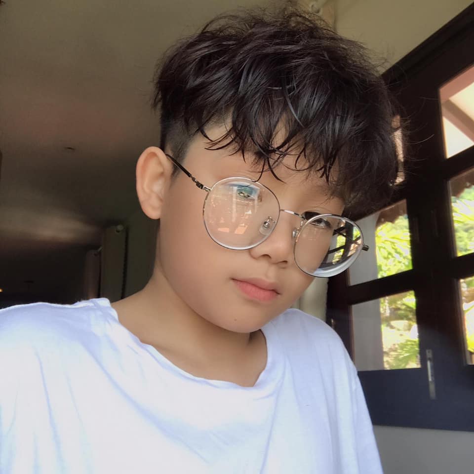 Chú lính chì Thiện Nhân mới ngày nào vào lớp 1 mà giờ đã cao lớn bất ngờ, suy nghĩ thì chững chạc như ông cụ non-4