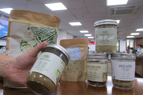 Cả ngàn hộp pate Minh Chay chưa thu hồi được tại TP HCM