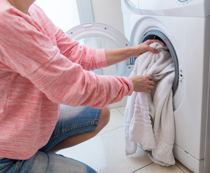 11 mẹo hay giúp bạn giặt giũ như một chuyên gia, tha hồ thời gian chơi với con mà vẫn đảm bảo việc nhà-7