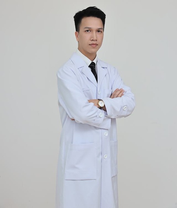 Tai nạn thẩm mỹ gây sốc trên MXH: Mặt sưng vù, lở loét sau thời gian ngắn tiêm filler mũi, cư dân chia sẻ ầm ầm vì quá sợ hãi!-2