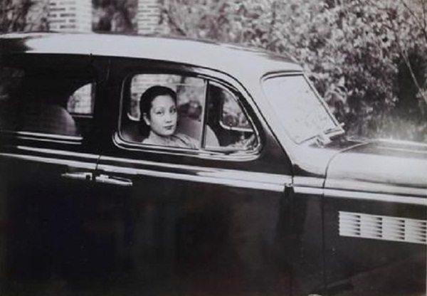 Quyết bán mình làm vợ người khác để có tiền giúp gia đình, người phụ nữ trải qua liên tiếp hai cuộc hôn nhân thất bại nhưng vẫn tạo ra được đế chế kinh doanh huyền thoại-4