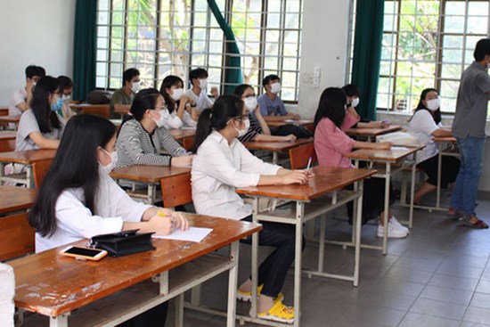 Ngày thi thứ 2 kỳ thi tốt nghiệp THPT đợt 2: Thí sinh tiếp tục thi môn tổ hợp