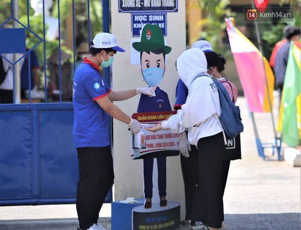 Ngày thi thứ 2 kỳ thi tốt nghiệp THPT đợt 2: Thí sinh tiếp tục thi môn tổ hợp-1