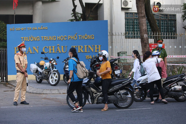 Ngày thi thứ 2 kỳ thi tốt nghiệp THPT đợt 2: Thí sinh tiếp tục thi môn tổ hợp-8