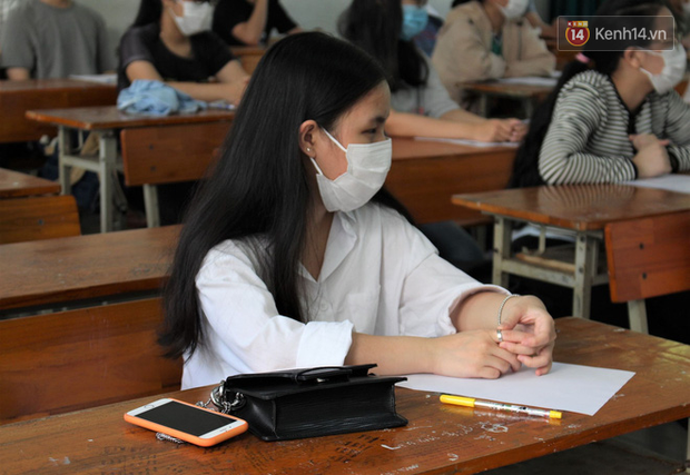 Ngày thi thứ 2 kỳ thi tốt nghiệp THPT đợt 2: Thí sinh tiếp tục thi môn tổ hợp-12