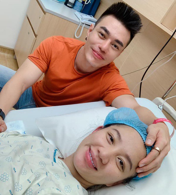 Con vừa sinh 1 ngày, vợ Lê Dương Bảo Lâm da xanh môi nhợt nhạt ôm mặt khóc nức nở-5