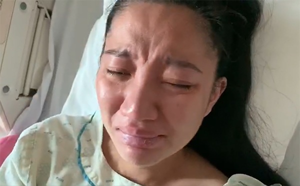 Con vừa sinh 1 ngày, vợ Lê Dương Bảo Lâm da xanh môi nhợt nhạt ôm mặt khóc nức nở-3