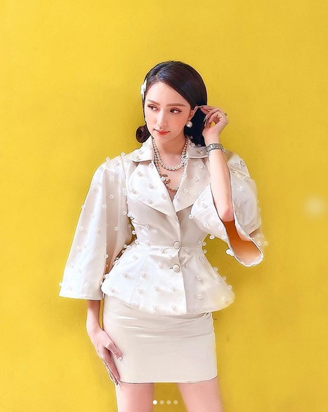 Hương Giang hóa món quà tím lịm với đầm nơ siêu to khổng lồ-8