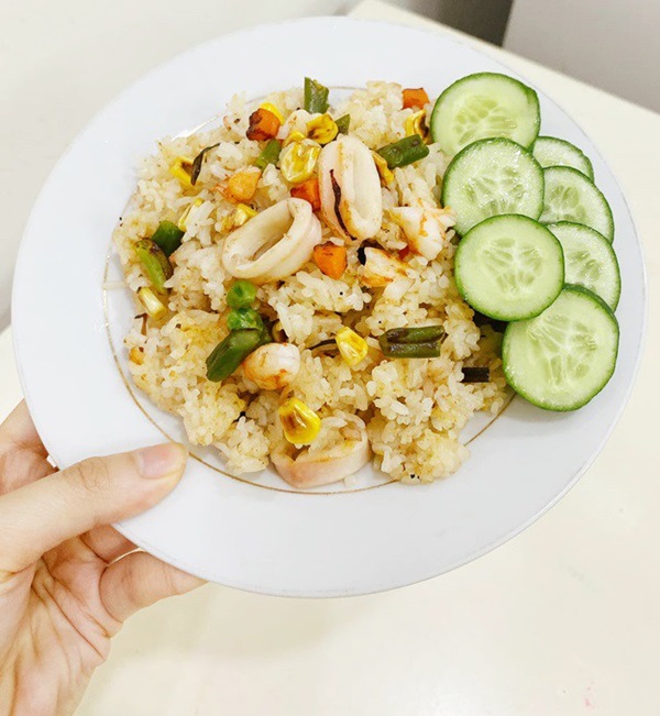 Nàng trợ lý trẻ đẹp khoe cơm độc thân chỉ 70k/bữa siêu ngon, hội không ăn hành bỗng lên tiếng-3