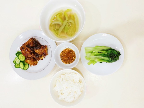 Nàng trợ lý trẻ đẹp khoe cơm độc thân chỉ 70k/bữa siêu ngon, hội không ăn hành bỗng lên tiếng-6