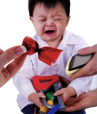 Cháu 1 tuổi ngã trên giường xuống, thái độ của mẹ làm bà nội khó chịu, bác sĩ lại khen-4