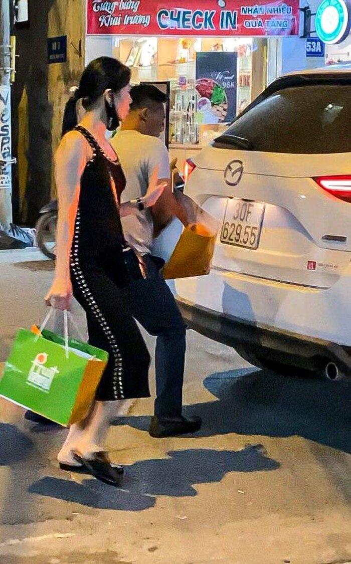 Chồng Lệ Quyên mừng sinh nhật một mình cùng con, nhạc sĩ Lê Quang còm lạ dấy lên nghi vấn hôn nhân cặp đôi tan vỡ-4