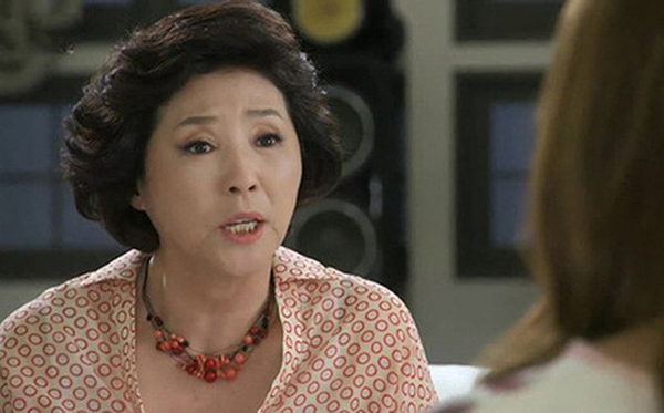 Mẹ chồng đoảng nhận lên bế cháu, lo việc nhà giúp nhưng mới được 3 ngày tôi đã phải bảo khéo bà về quê-2