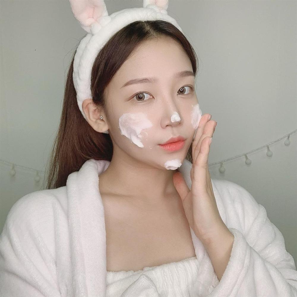 4 thói quen rửa mặt tưởng vô hại nhưng lại hủy hoại làn da mà nhiều nàng mắc phải, bảo sao da mãi chẳng đẹp lên-1