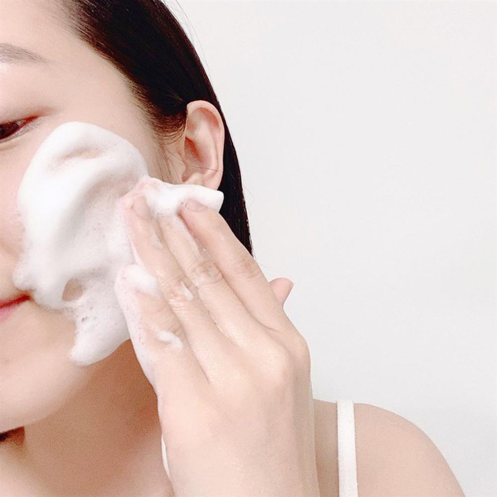 4 thói quen rửa mặt tưởng vô hại nhưng lại hủy hoại làn da mà nhiều nàng mắc phải, bảo sao da mãi chẳng đẹp lên-2