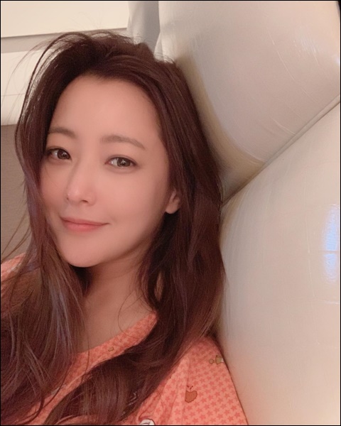Ở tuổi 43, Kim Hee Sun giữ gìn vóc dáng và làn da búng ra sữa bằng nguyên liệu quen thuộc mà ai cũng biết-2