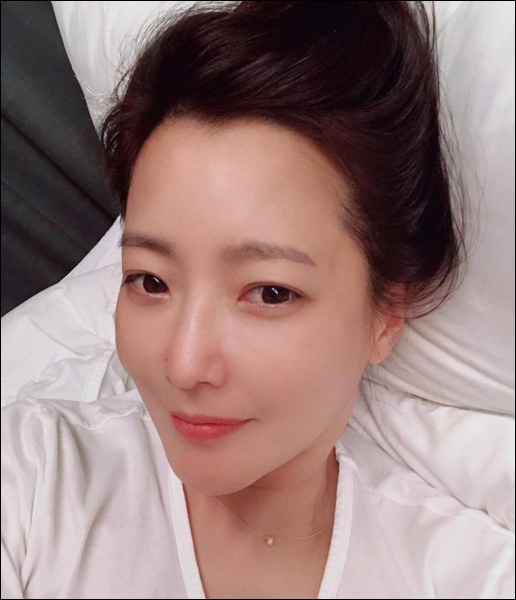 Ở tuổi 43, Kim Hee Sun giữ gìn vóc dáng và làn da búng ra sữa bằng nguyên liệu quen thuộc mà ai cũng biết-3