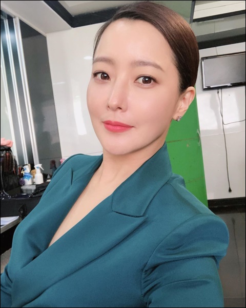 Ở tuổi 43, Kim Hee Sun giữ gìn vóc dáng và làn da búng ra sữa bằng nguyên liệu quen thuộc mà ai cũng biết-8