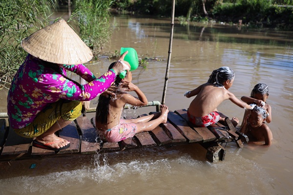 Năm học mới của chị em sinh tư Việt, Nam, Hạnh, Phúc-4