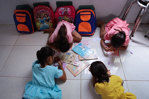 Năm học mới của chị em sinh tư Việt, Nam, Hạnh, Phúc-8