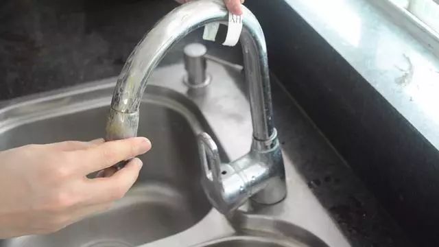 Đừng vội vứt tuýp kem đánh răng đã qua sử dụng đi, nó có thể giúp bạn tiết kiệm rất nhiều tiền trong một năm-17