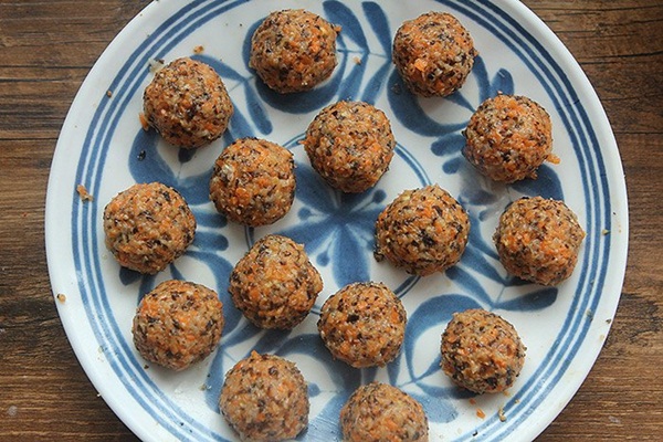 Ức gà ai cũng chê vì khô dai, đem vo viên rồi nấu kiểu này cả nhà ăn hết sạch-5