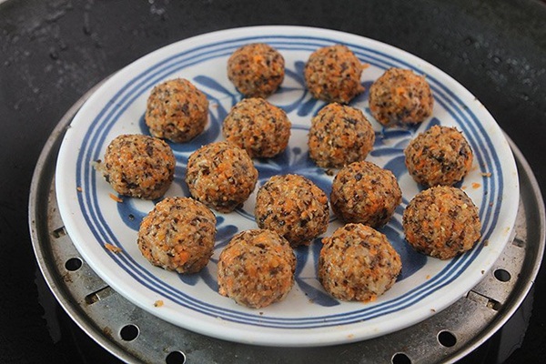 Ức gà ai cũng chê vì khô dai, đem vo viên rồi nấu kiểu này cả nhà ăn hết sạch-6