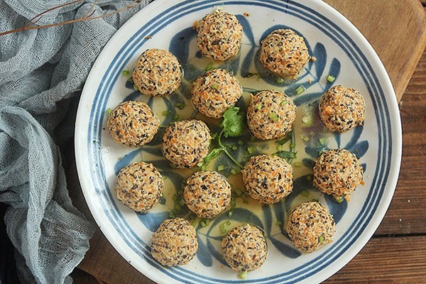 Ức gà ai cũng chê vì khô dai, đem vo viên rồi nấu kiểu này cả nhà ăn hết sạch-7