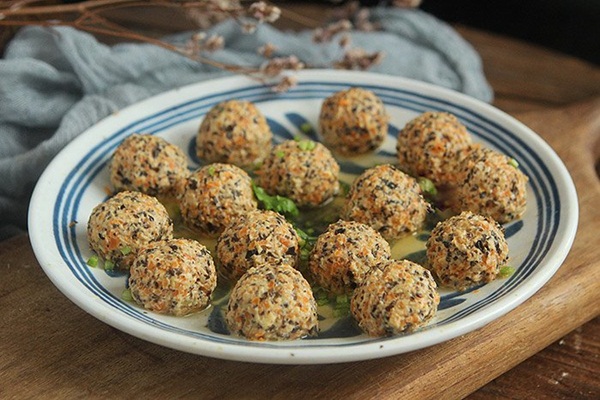 Ức gà ai cũng chê vì khô dai, đem vo viên rồi nấu kiểu này cả nhà ăn hết sạch-8